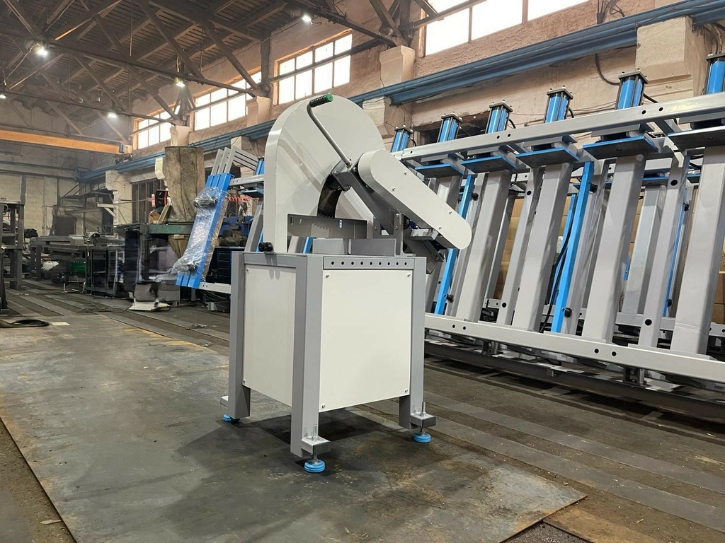 Торцовочный станок модели ЦТМ450