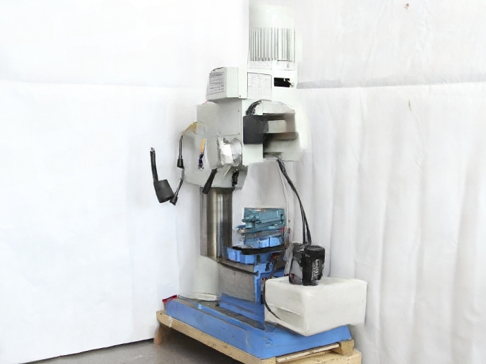 Радиально-сверлильный станок DM 20