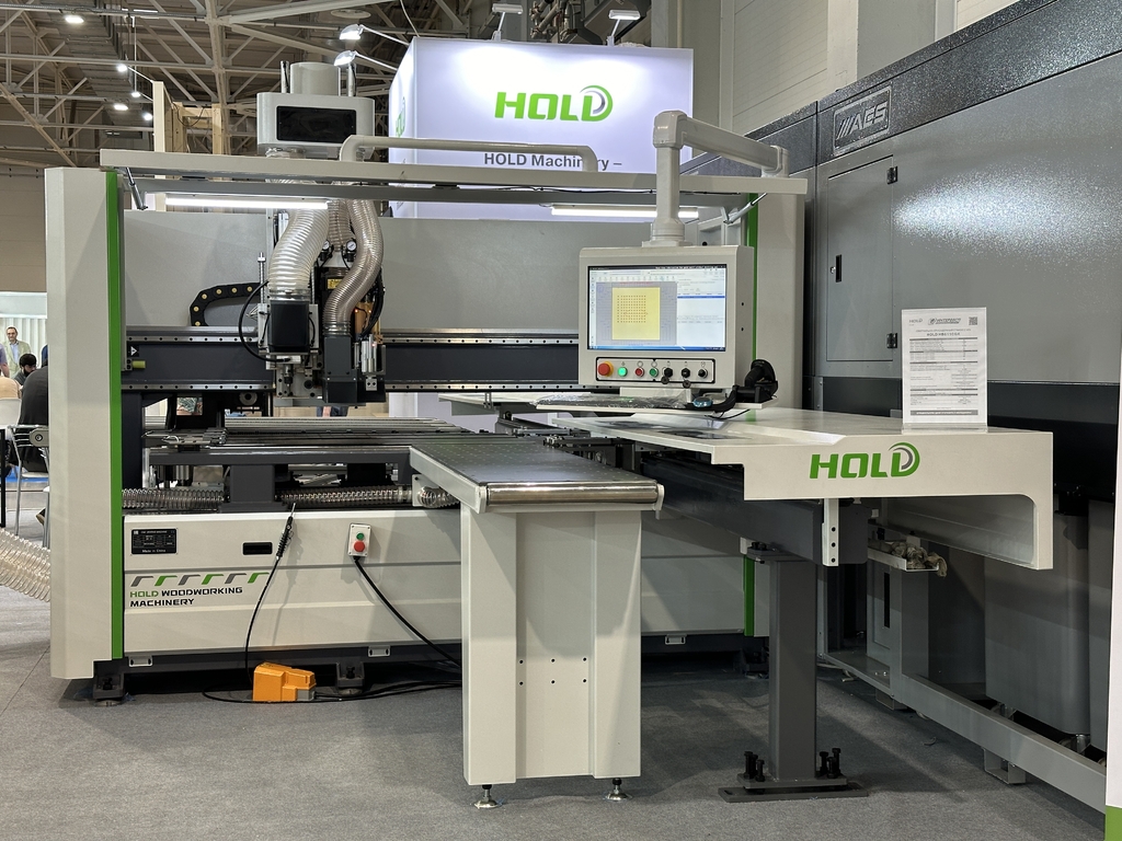 Сверлильно-присадочный станок с ЧПУ HOLD HB611CGX
