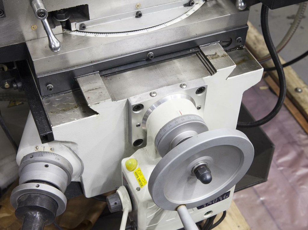 Универсально-фрезерный станок STALEX MUF65 DRO