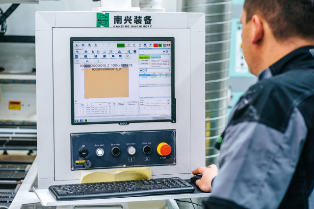 Сверлильно-присадочный центр с ЧПУ Nanxing NСB612DXS