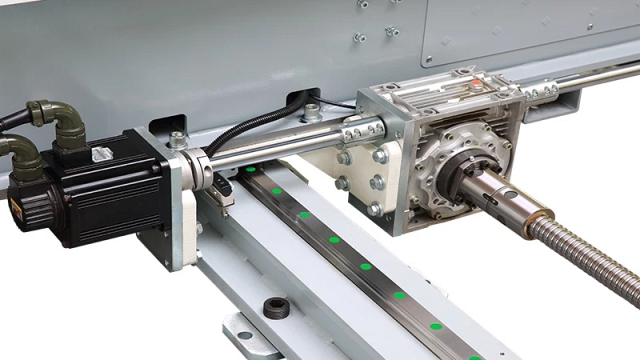 Двухсторонний кромкооблицовочный станок Nanxing NB6S2IIP