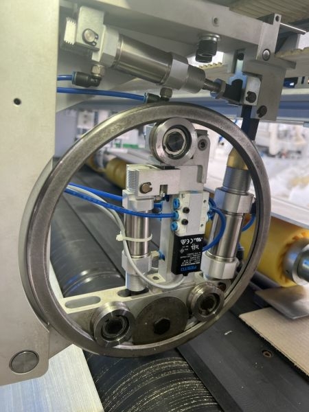 Резательно-рилёвочный станок KDT WG8C5