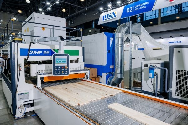 Пресс для производства щита с автоматической загрузкой и ТВЧ нагревом CNHF CGPB-48BPZL-CM