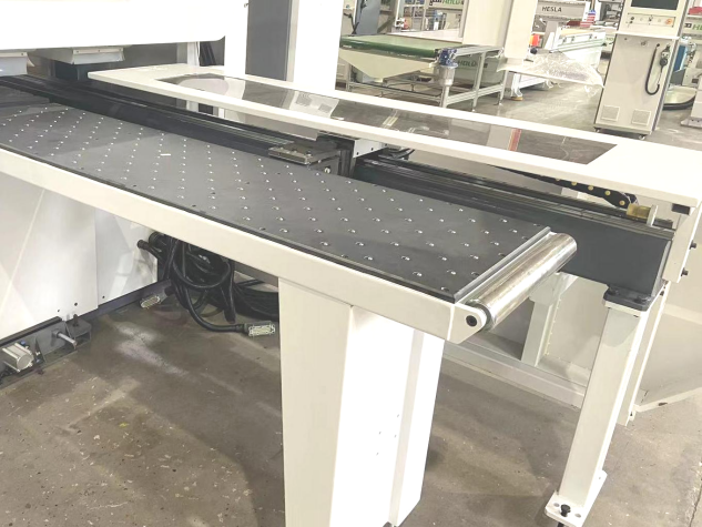 Сверлильно-присадочный станок с ЧПУ HOLD HB611GKH6X