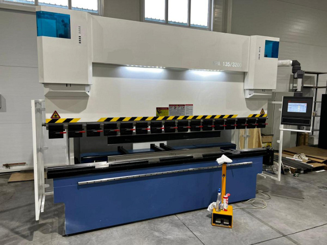 Синхронизированный гидравлический листогибочный пресс KPA 70-2500