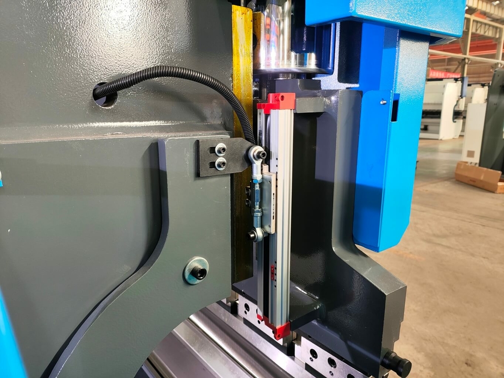 Листогибочный пресс MetalTec HBС 135/3200 4+1 ЧПУ МТ-15