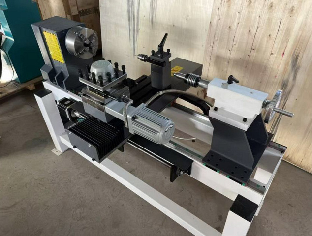 Токарный станок с ЧПУ с автоматической сменой инструмента ECOWOOD 12D2