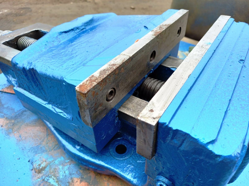 Тиски станочные 250мм б/у