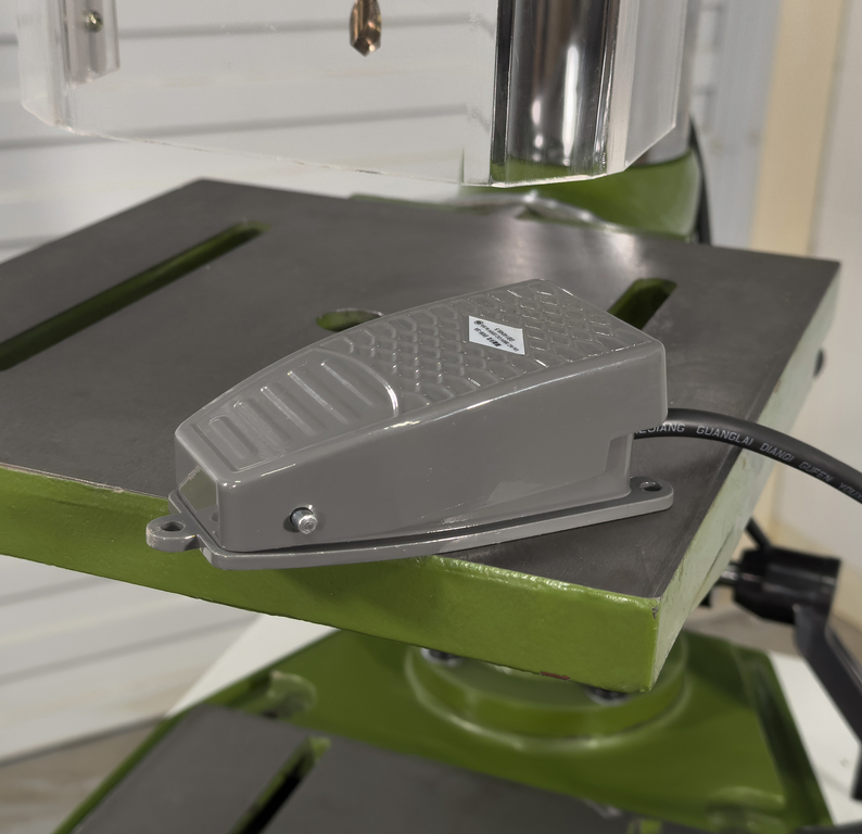 Сверлильно-резьбонарезной станок AURA CM-25Z/380 (10052530)