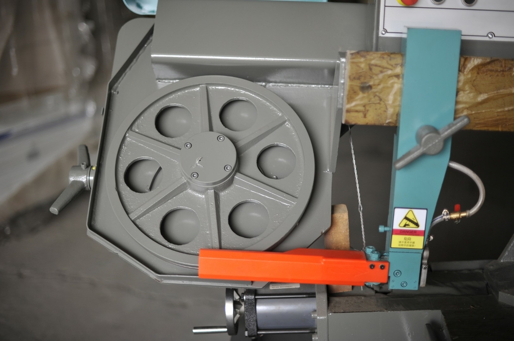 Ленточнопильный станок по металлу Ltt GB 4028