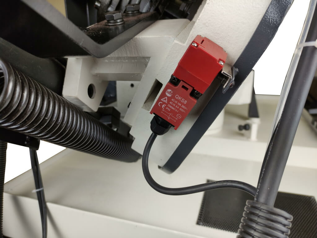 Ленточнопильный станок MetalMaster BSM-250 SAF