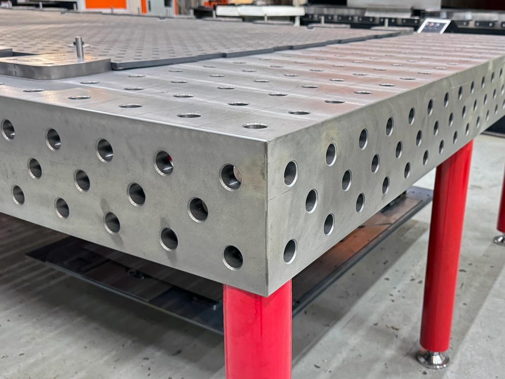 Чугунный сварочный стол 4*2*0.2 D28