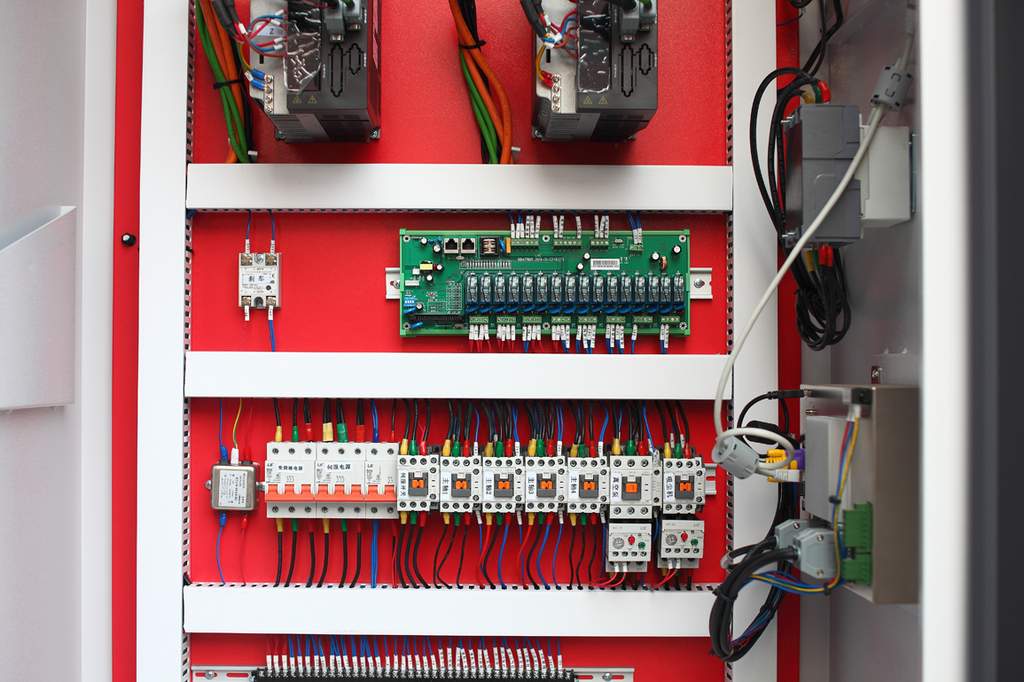 Обрабатывающий центр с ЧПУ HOLD HE710EBSCP