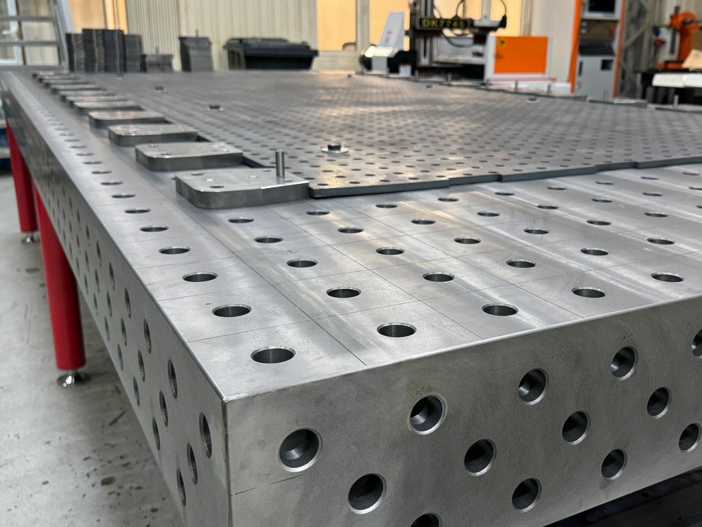 Чугунный сварочный стол 4*2*0.2 D28