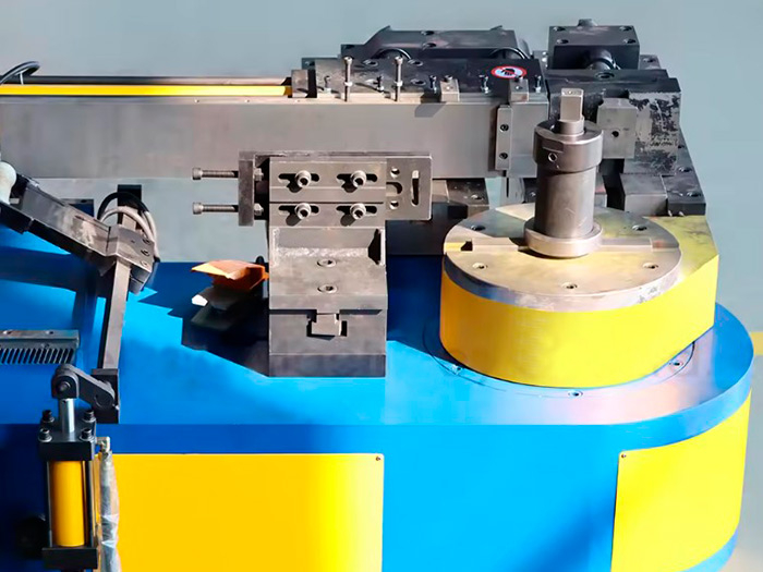 Автоматический трубогибочный станок с ЧПУ DW130CNC