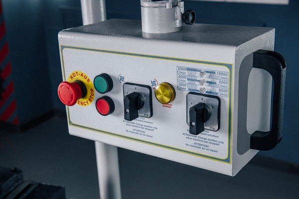 Фрезерные станки со сменными шпинделями OSTERMANN Т 1002