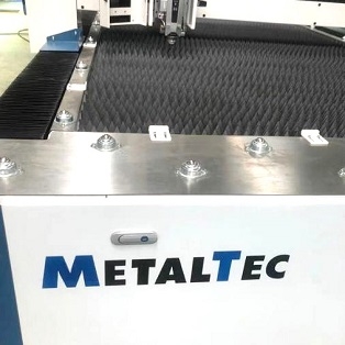 MetalTec 1530C (1500W) оптоволоконный лазерный станок для резки металла с ручной сменой рабочих столов met1546