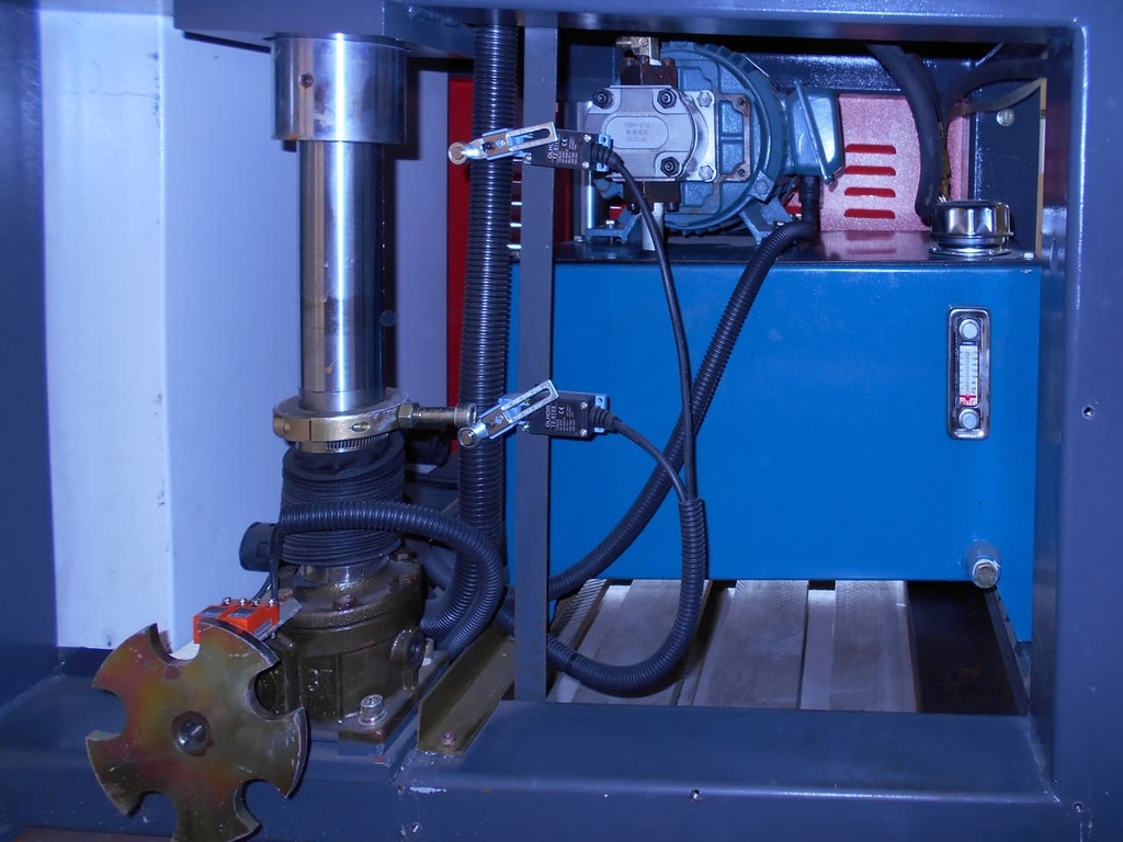 Ленточно-пильный делительный станок LTT MJ3971x300