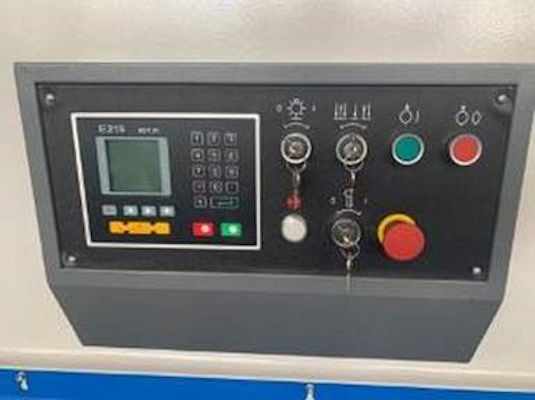 Гидравлические гильотинные ножницы IRONMAC SB-K 6x3200