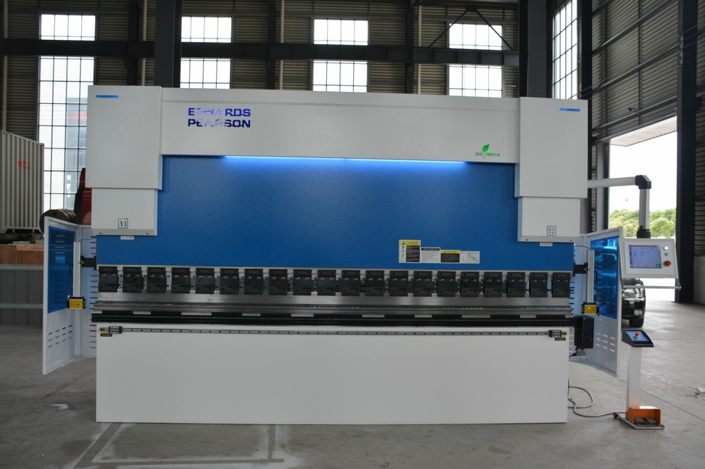 Вертикальный листогибочный пресс CNC-PBA 170x2600 с ЧПУ DELEM DA-66T