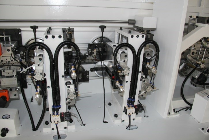 Кромкооблицовочный автоматический станок BJD F770J