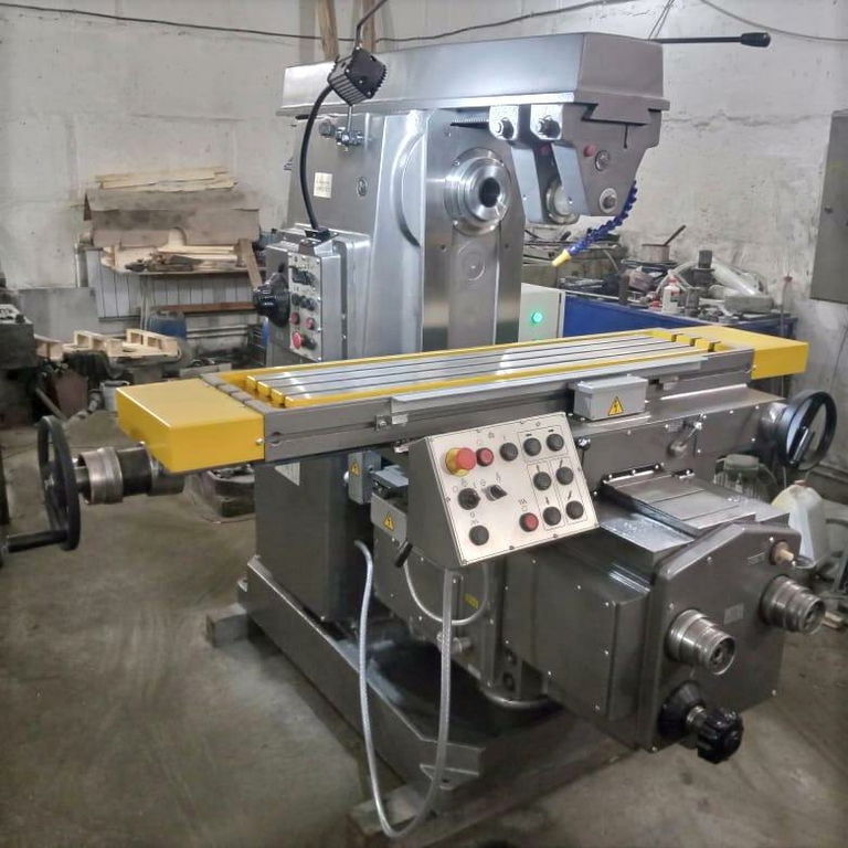 Горизонтально-фрезерный станок 6Т83