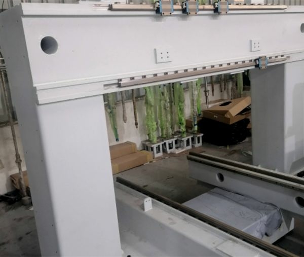 Пятиосевой многошпиндельный обрабатывающий центр FKC4-1200-PT