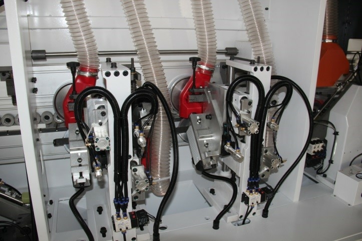 Кромкооблицовочный автоматический станок BJD F770J