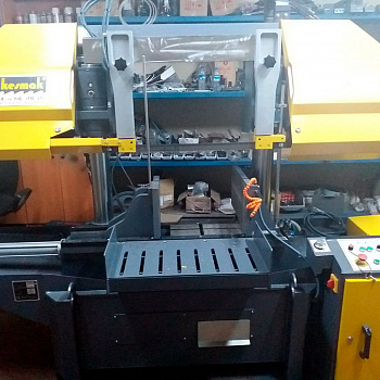 Полуавтоматический ленточнопильный станок Kesmak KSY 400X600
