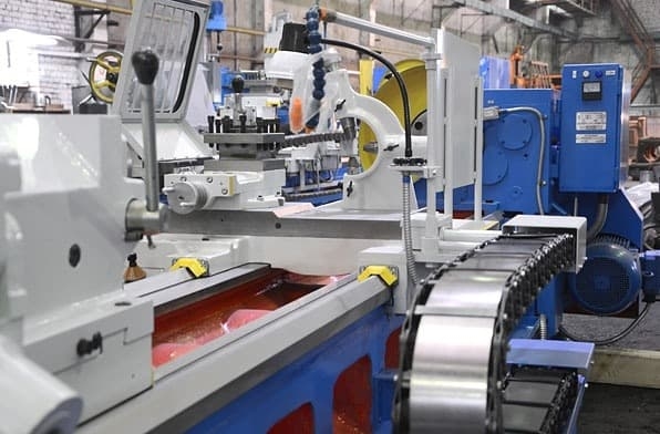 Универсальный токарный станок 1М63/3000