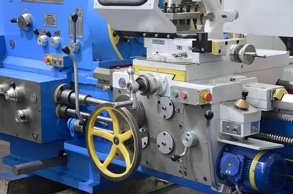 Универсальный токарный станок 1М63/3000