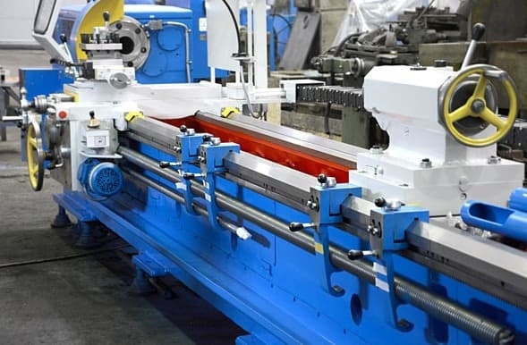 Универсальный токарный станок 1М63/3000