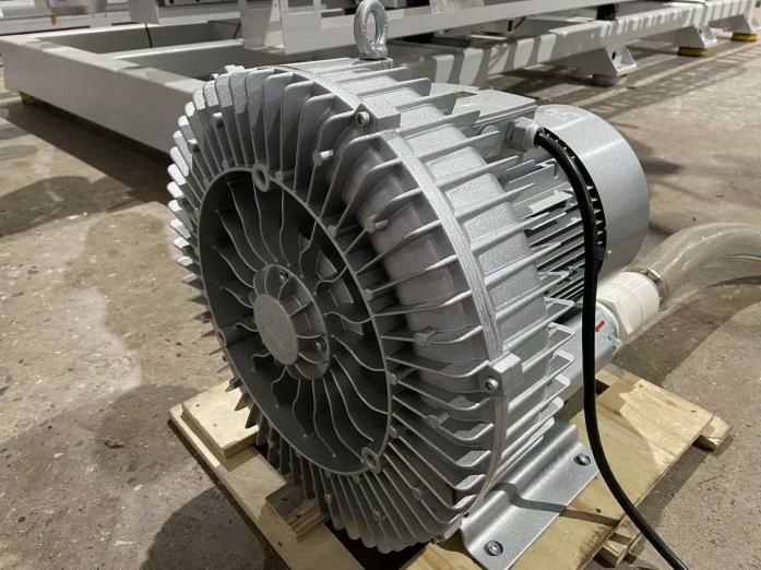 Форматно-обрезной центр с ЧПУ для дверных полотен HOLD HV321