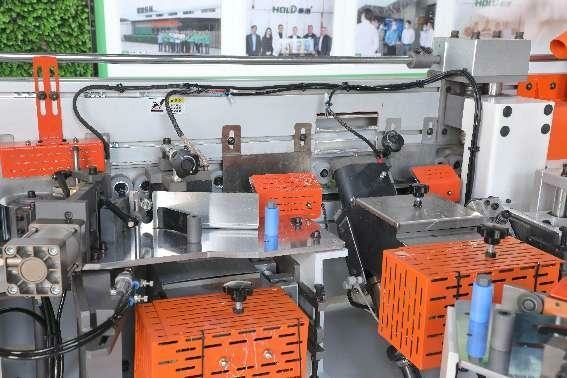 Кромкооблицовочный автоматический станок HOLD HD782