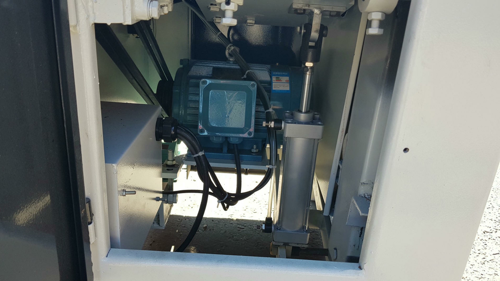 Торцовочный станок Ltt MJ274F с нижним расположением пилы