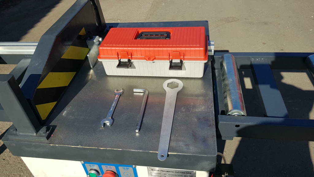 Торцовочный станок Ltt MJ274F с нижним расположением пилы