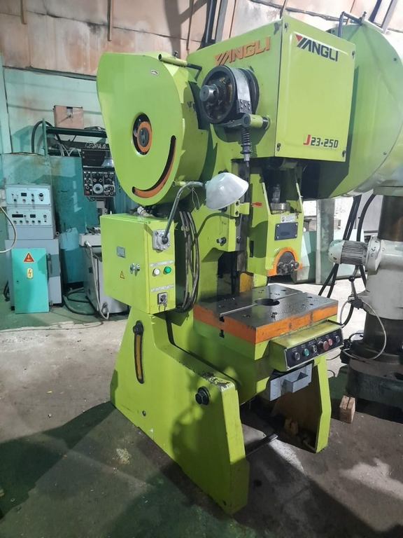 Однокривошипный пресс простого действия Yangli Group J23-25D