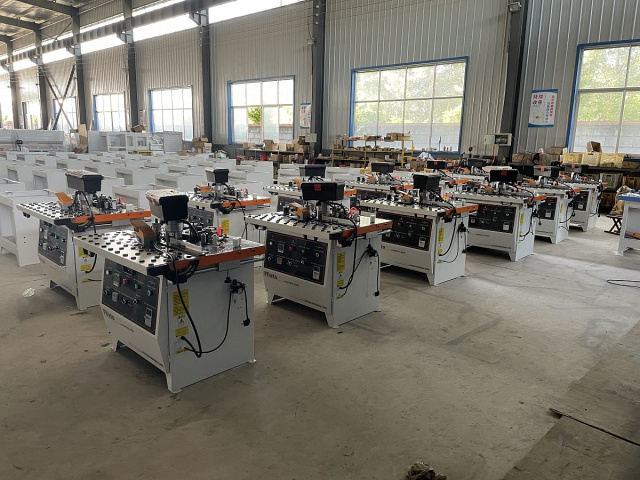 Кромкооблицовочный станок с ручной подачей Filato NOVA