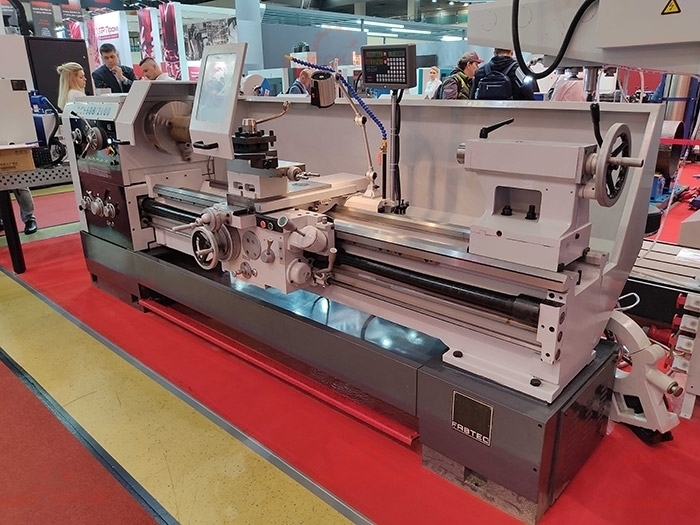 Универсальный токарный станок LC660B/2000 (аналог станка ДИП-300)