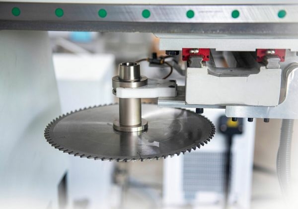 Обрабатывающий центр с ЧПУ KDT KN-5516