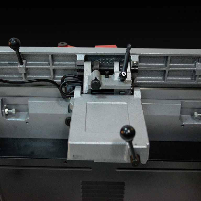 Фуговальный станок warrior w0102 hl 230в  ширина стола 200мм мощность двигателя 2,2 квт вал helical