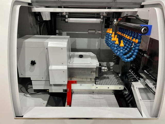 Автомат продольного точения TCM-32SII