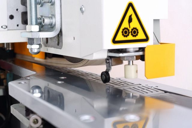 Автоматический кромкооблицовочный станок Nanxing NB6PG