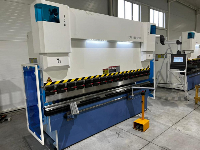 Синхронизированный гидравлический листогибочный пресс KPA 70-2500