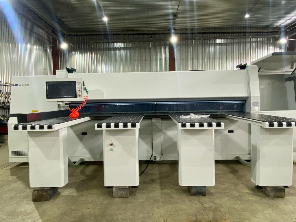 Форматно-раскроечный центр с ЧПУ BJD H-380HD