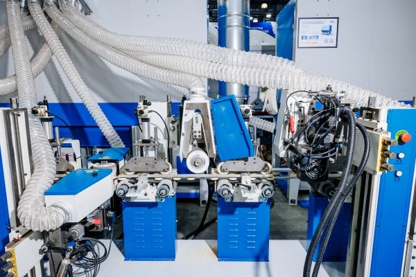 Автоматический шлифовальный станок для погонажных изделий KDT L-W6/W9/W12