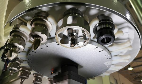 Обрабатывающий центр с ЧПУ KDT KN-6410C