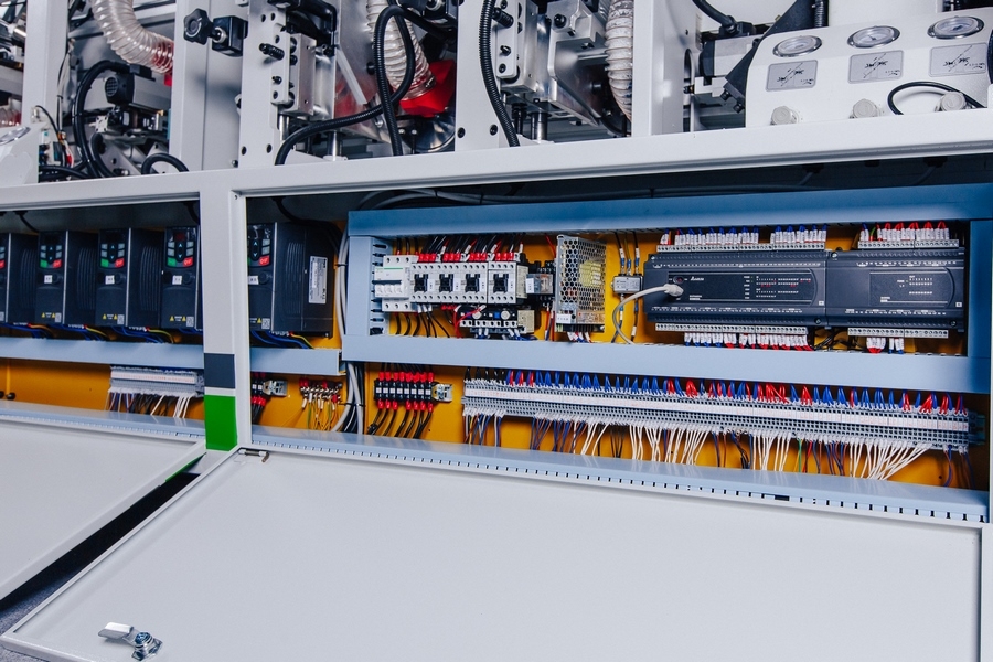 Станок для облицовывания кромок мебельных деталей WoodTec X600