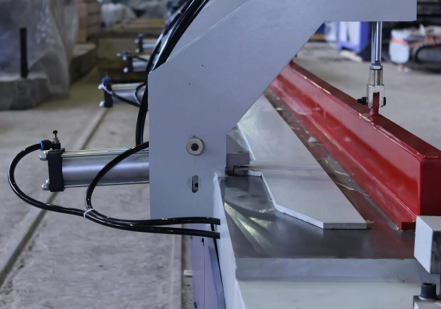 Пресс для сращивания по длине Beaver 6000/160